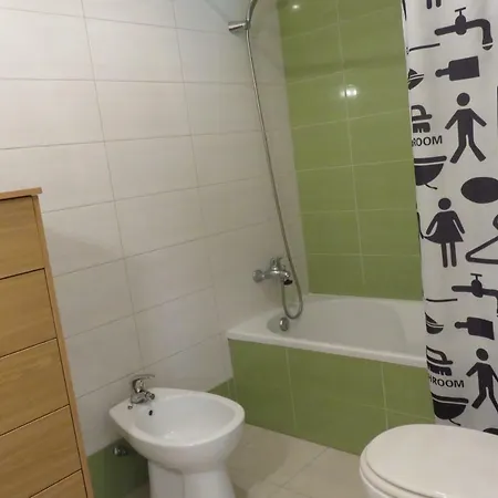Apartamento T1 Novo Апартаменты *