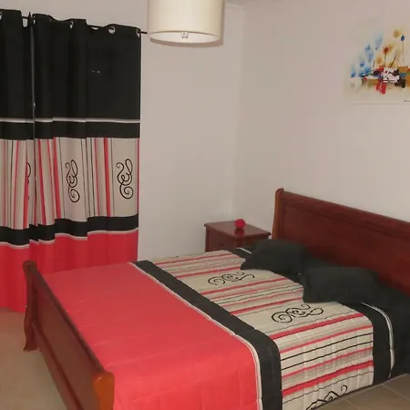 Apartamento T1 Novo Апартаменты *